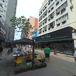 Ca01- Apto Na Quadra-Mar Da Praia Central Com Garagem